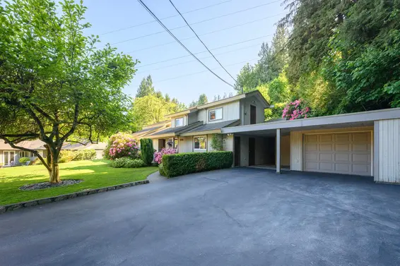 1747 Bellelynn Place, North Vancouver For Sale - image 2
