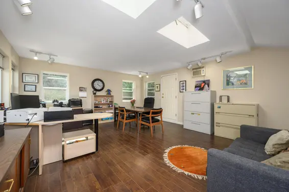 1747 Bellelynn Place, North Vancouver For Sale - image 27