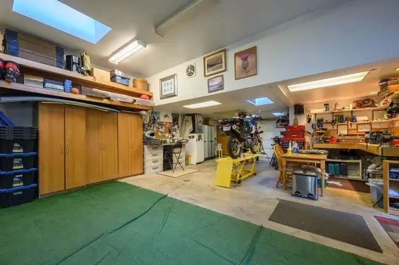 1747 Bellelynn Place, North Vancouver For Sale - image 31
