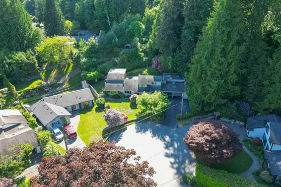 1747 Bellelynn Place, North Vancouver For Sale - image 36