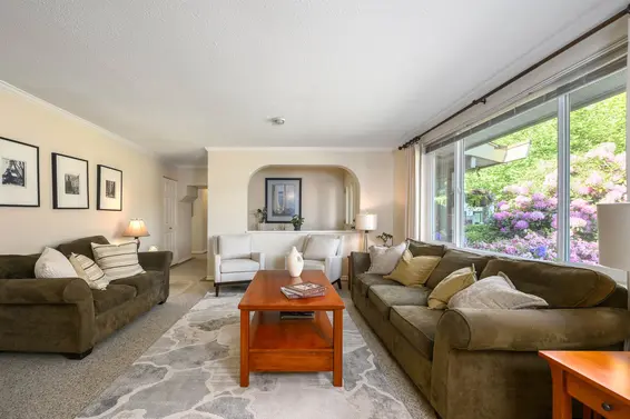 1747 Bellelynn Place, North Vancouver For Sale - image 5