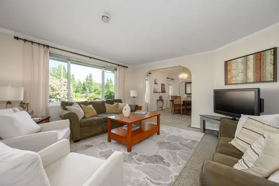 1747 Bellelynn Place, North Vancouver For Sale - image 6
