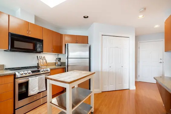 401 128 West 21st Street, North Vancouver For Sale - image 11