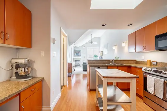 401 128 West 21st Street, North Vancouver For Sale - image 9