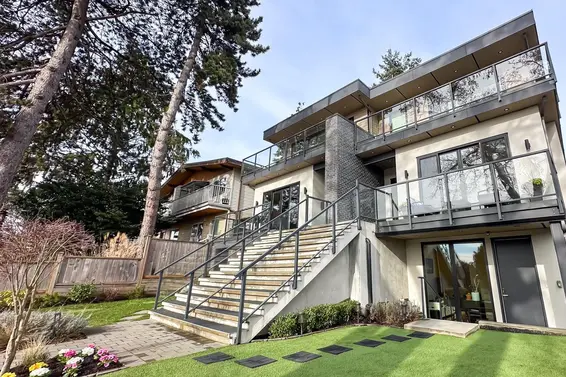 338 East 5th Street, North Vancouver For Sale - image 2