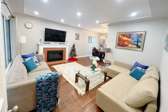 515 West Queens Road, North Vancouver For Sale - image 2