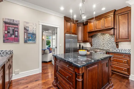 452 Tempe Crescent, North Vancouver For Sale - image 10