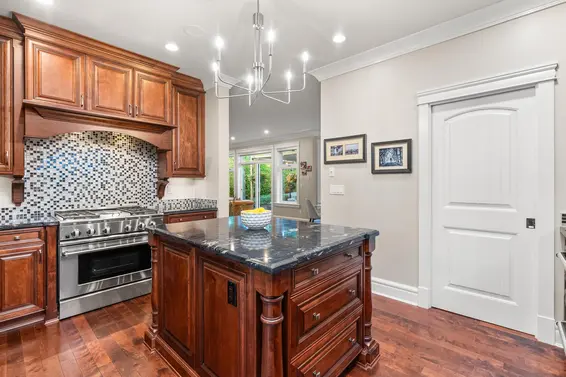 452 Tempe Crescent, North Vancouver For Sale - image 11