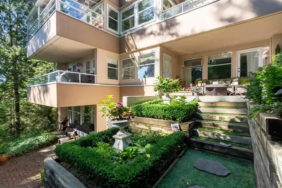 14 2425 Edgemont Boulevard, North Vancouver