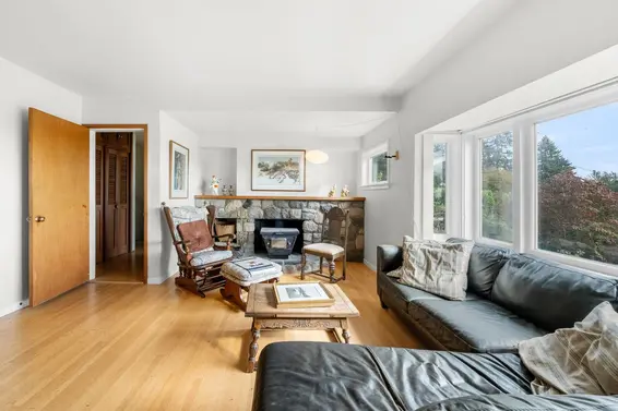 3041 St. Marys Avenue, North Vancouver For Sale - image 7