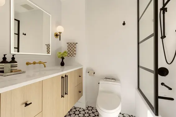 3 226 East 10th Street, North Vancouver For Sale - image 31