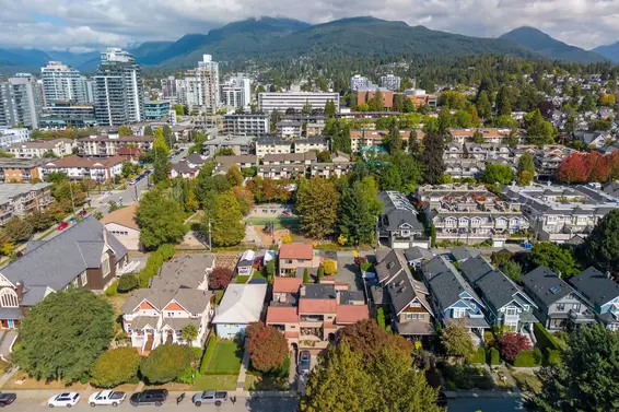 3 226 East 10th Street, North Vancouver For Sale - image 38