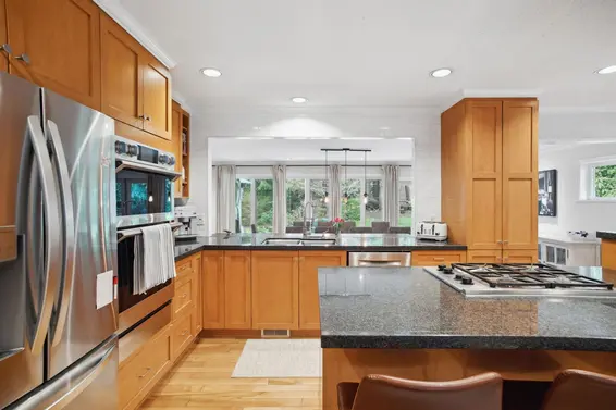2569 Hyannis Point, North Vancouver For Sale - image 11