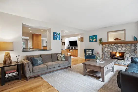 2569 Hyannis Point, North Vancouver For Sale - image 5