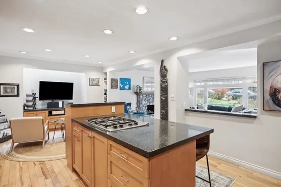 2569 Hyannis Point, North Vancouver For Sale - image 7