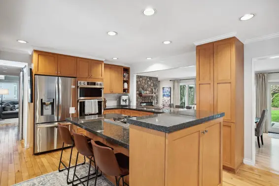 2569 Hyannis Point, North Vancouver For Sale - image 9