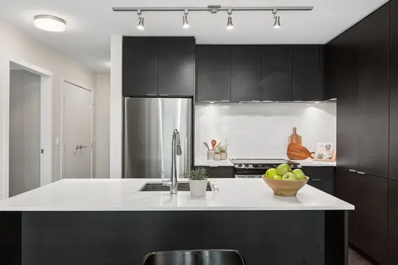 506 1679 Lloyd Avenue, North Vancouver