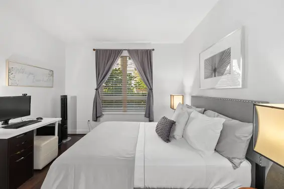110 2601 Whiteley Court, North Vancouver For Sale - image 9