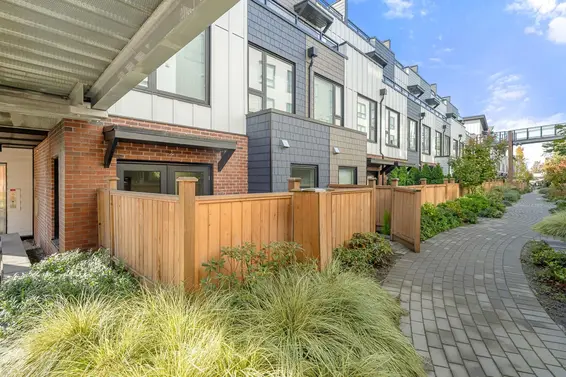 157 555 East 2nd Street, North Vancouver For Sale - image 2