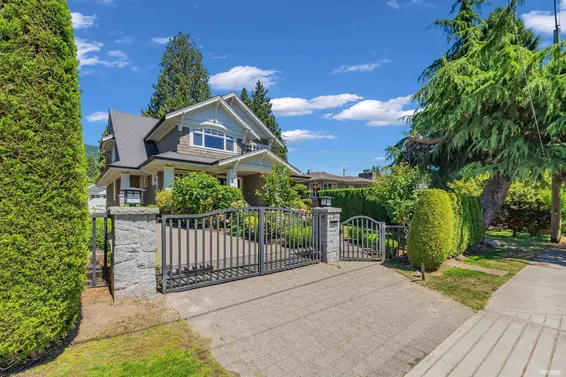 2213 Jefferson Avenue, West Vancouver For Sale - image 2