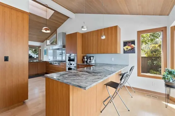 668 Beachview Drive, North Vancouver For Sale - image 16