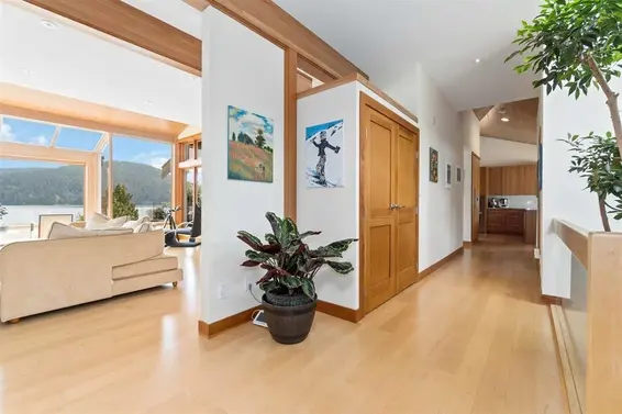 668 Beachview Drive, North Vancouver For Sale - image 18