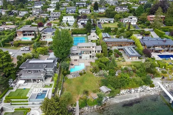 668 Beachview Drive, North Vancouver For Sale - image 3