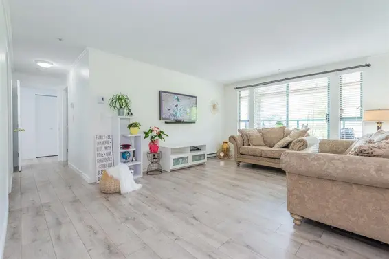 209 223 Mountain Highway, North Vancouver