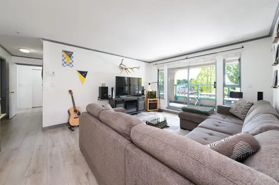 209 223 Mountain Highway, North Vancouver For Sale - image 4