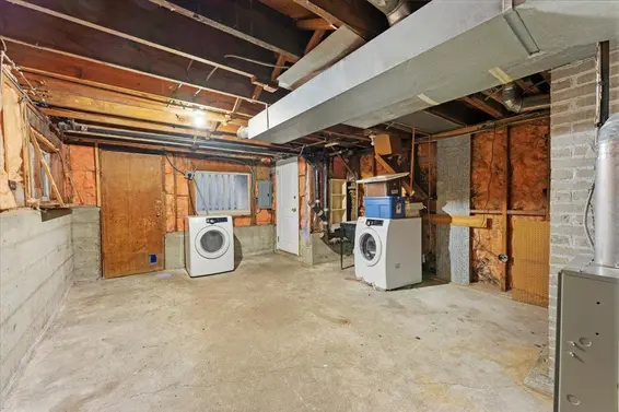 1064 Ruthina Avenue, North Vancouver For Sale - image 40