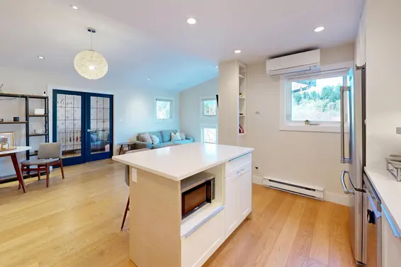 304 1528 Bowser Avenue, North Vancouver For Sale - image 3