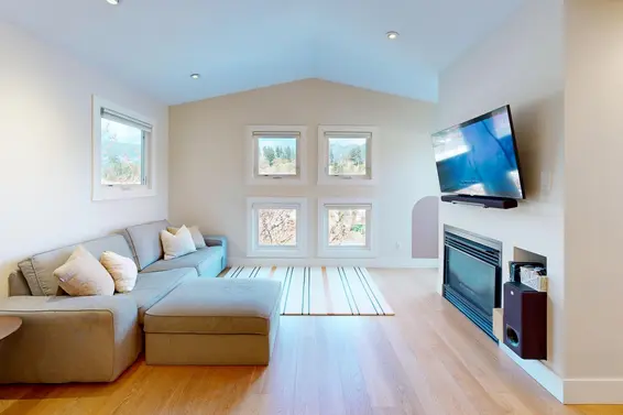 304 1528 Bowser Avenue, North Vancouver For Sale - image 9