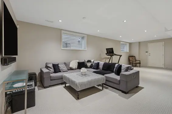 4081 Woodbury Avenue, North Vancouver For Sale - image 35