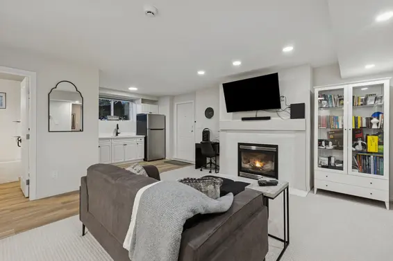 4081 Woodbury Avenue, North Vancouver For Sale - image 37