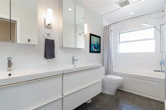 222 East 10Th Street, North Vancouver For Sale - image 21