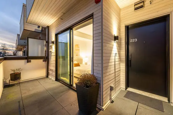 223 650 East 2nd Street, North Vancouver