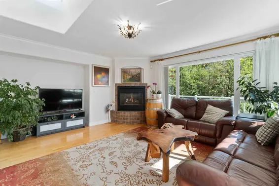 3866 Michener Way, North Vancouver For Sale - image 9