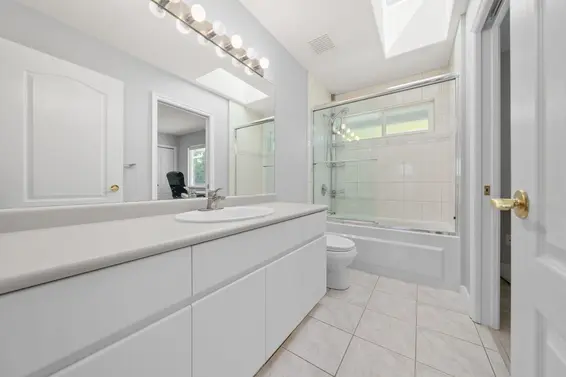 192 Montroyal Boulevard, North Vancouver For Sale - image 25