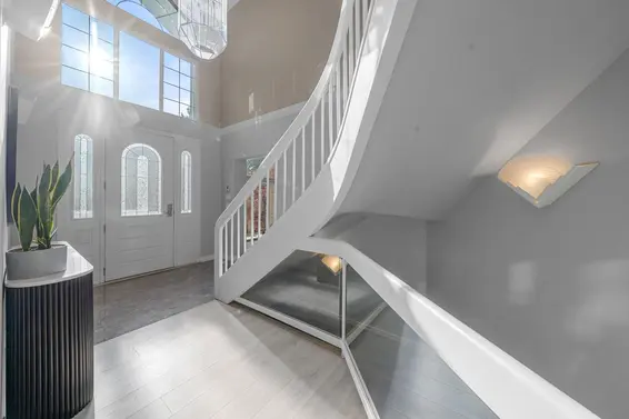 192 Montroyal Boulevard, North Vancouver For Sale - image 6