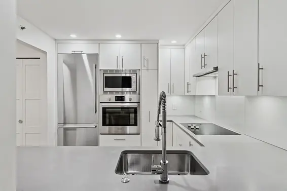 1 2110 Marine Drive, West Vancouver For Sale - image 11