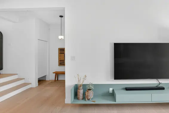 2221 Bowser Avenue, North Vancouver For Sale - image 10