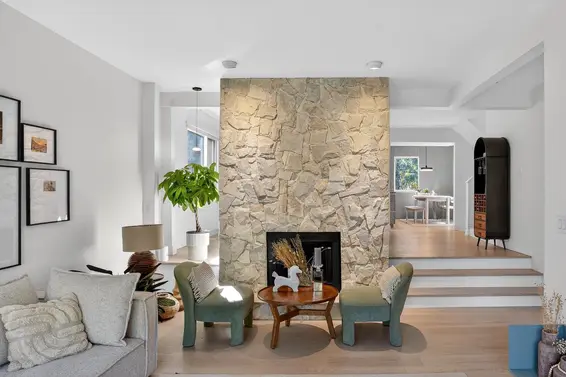 2221 Bowser Avenue, North Vancouver For Sale - image 8