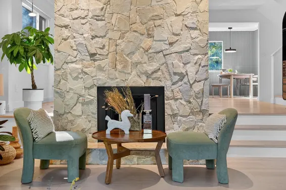 2221 Bowser Avenue, North Vancouver For Sale - image 9