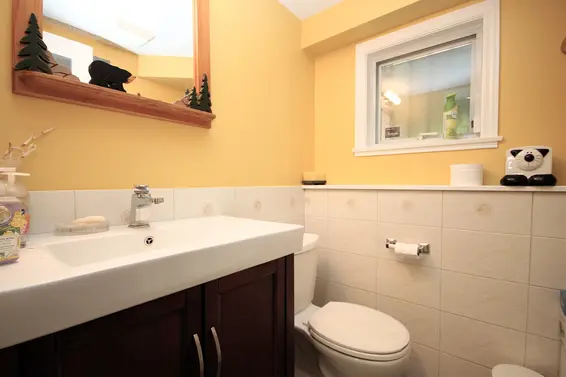 414 Montroyal Boulevard, North Vancouver For Sale - image 20