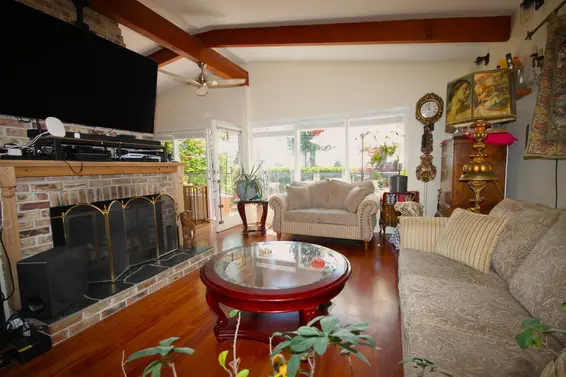 414 Montroyal Boulevard, North Vancouver For Sale - image 9