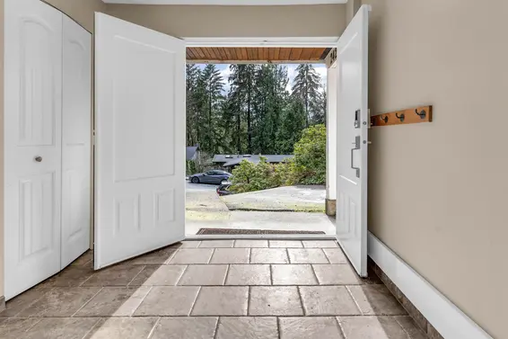 2422 Hyannis Drive, North Vancouver For Sale - image 10
