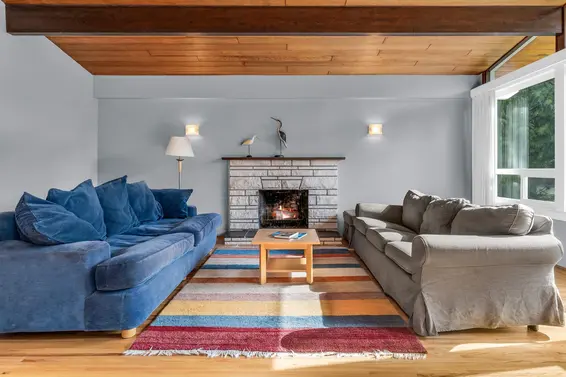 2422 Hyannis Drive, North Vancouver For Sale - image 3