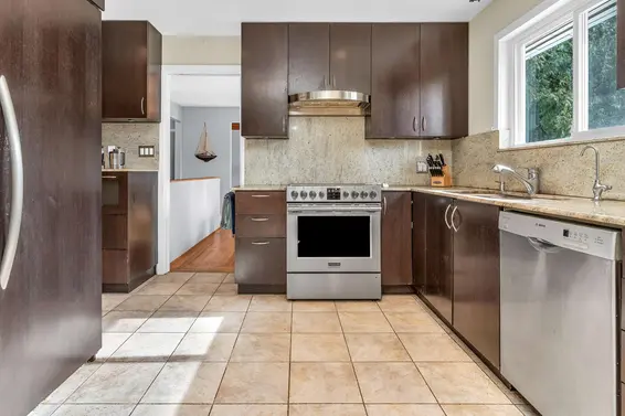 2422 Hyannis Drive, North Vancouver For Sale - image 6