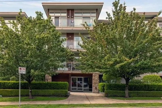 PH7 1033 St Georges Avenue, North Vancouver