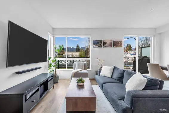 1 533 East 3rd Street, North Vancouver For Sale - image 2